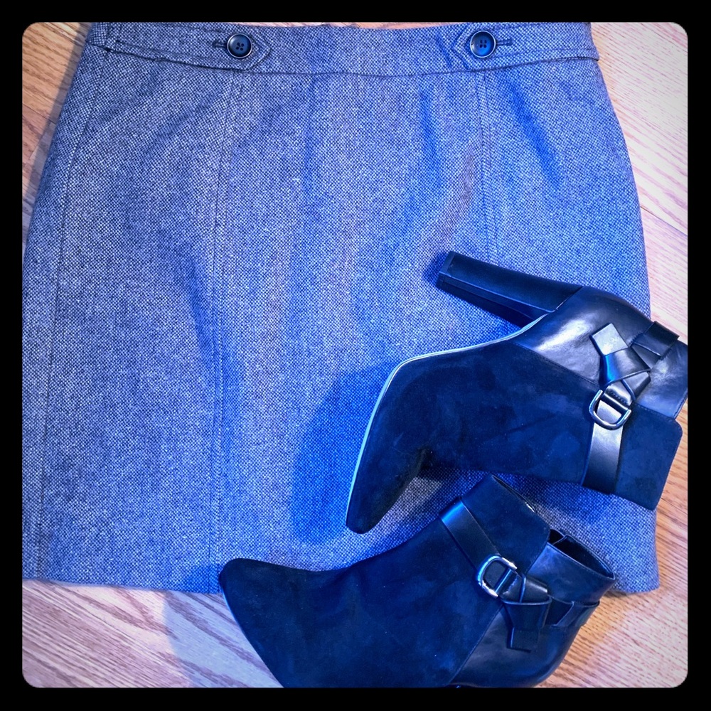 LOFT super cute gray skirt size 8